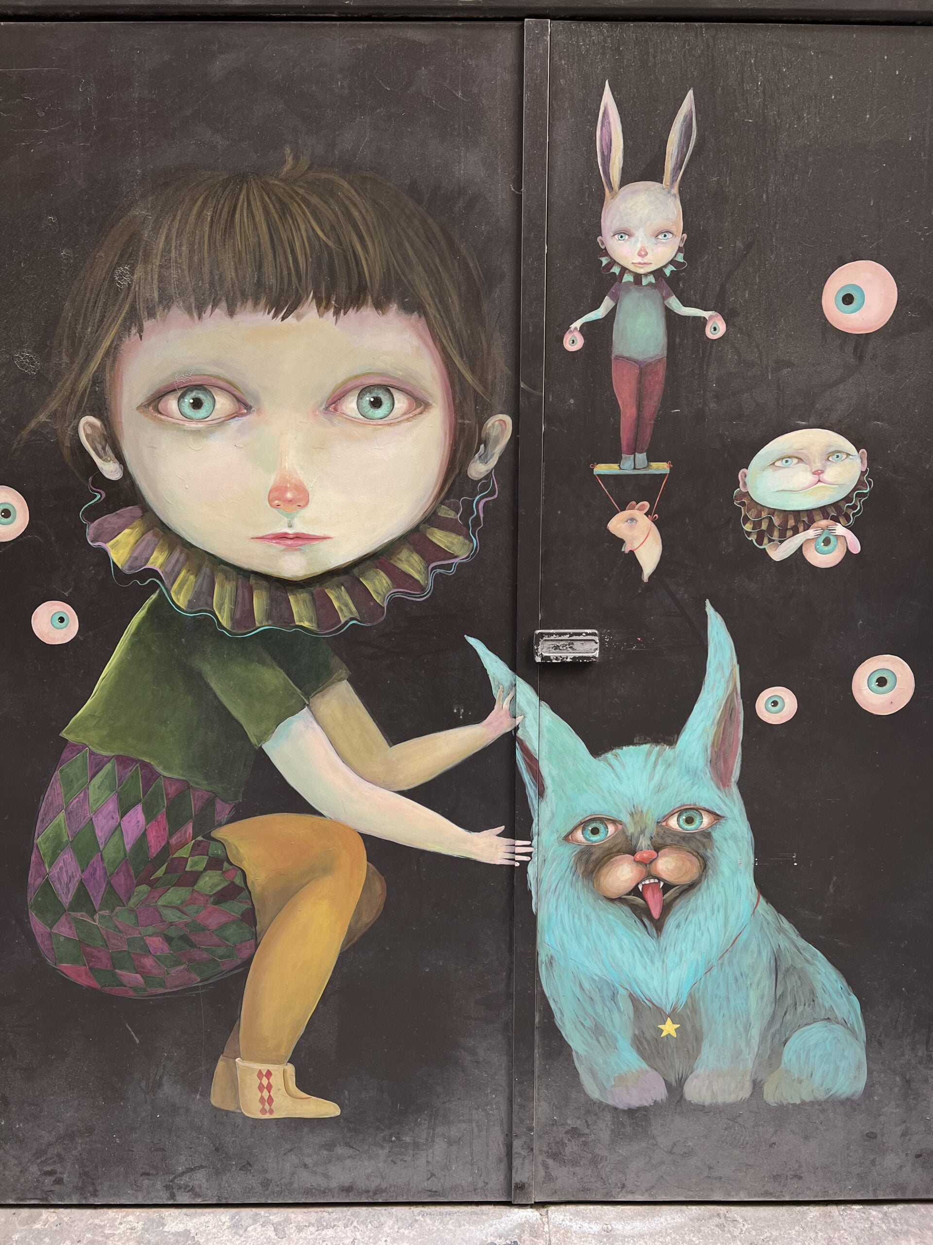 We offer unique street art free tours in Barcelona.