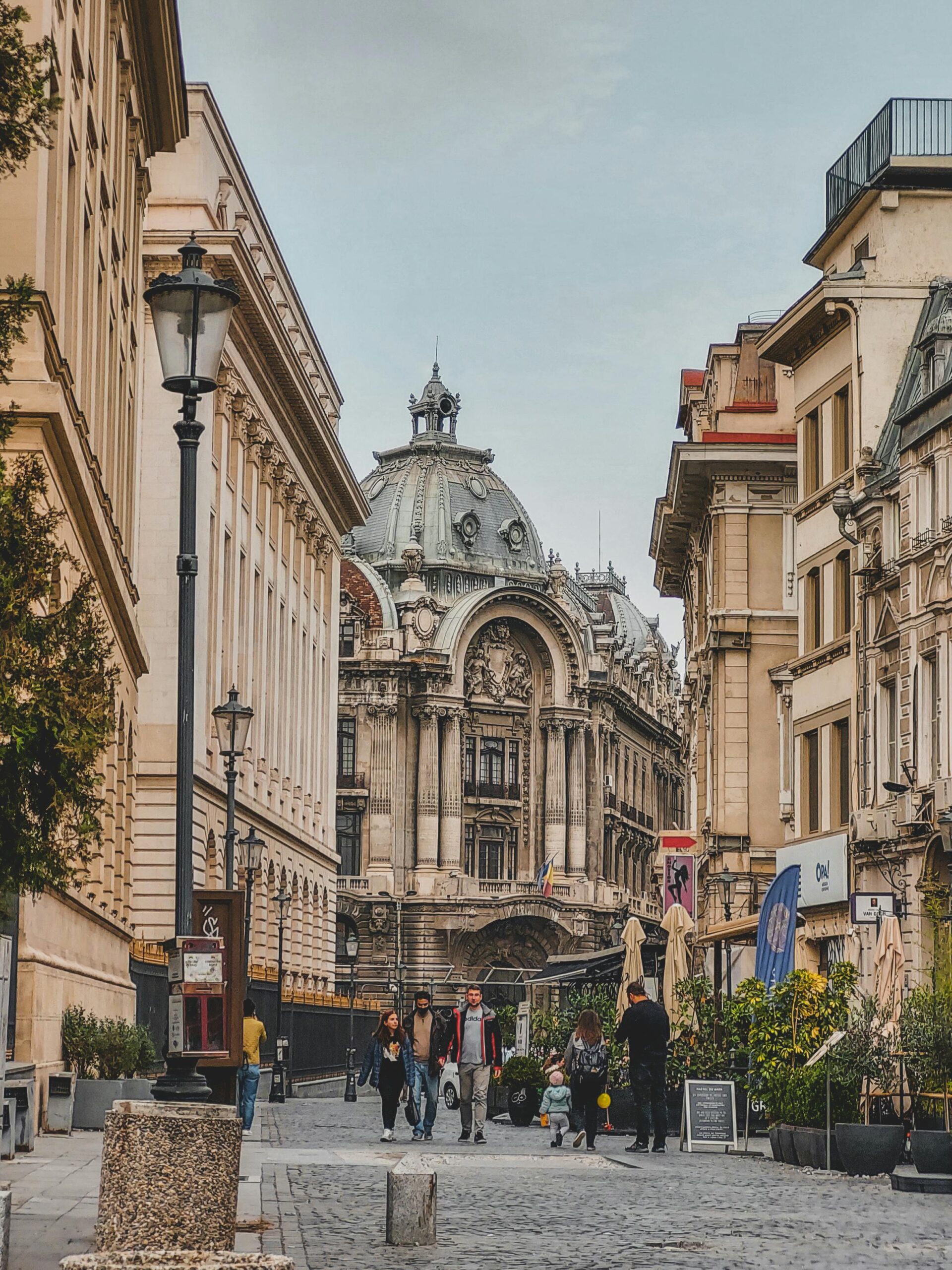 Join us for an amazing tour of Bucharest!