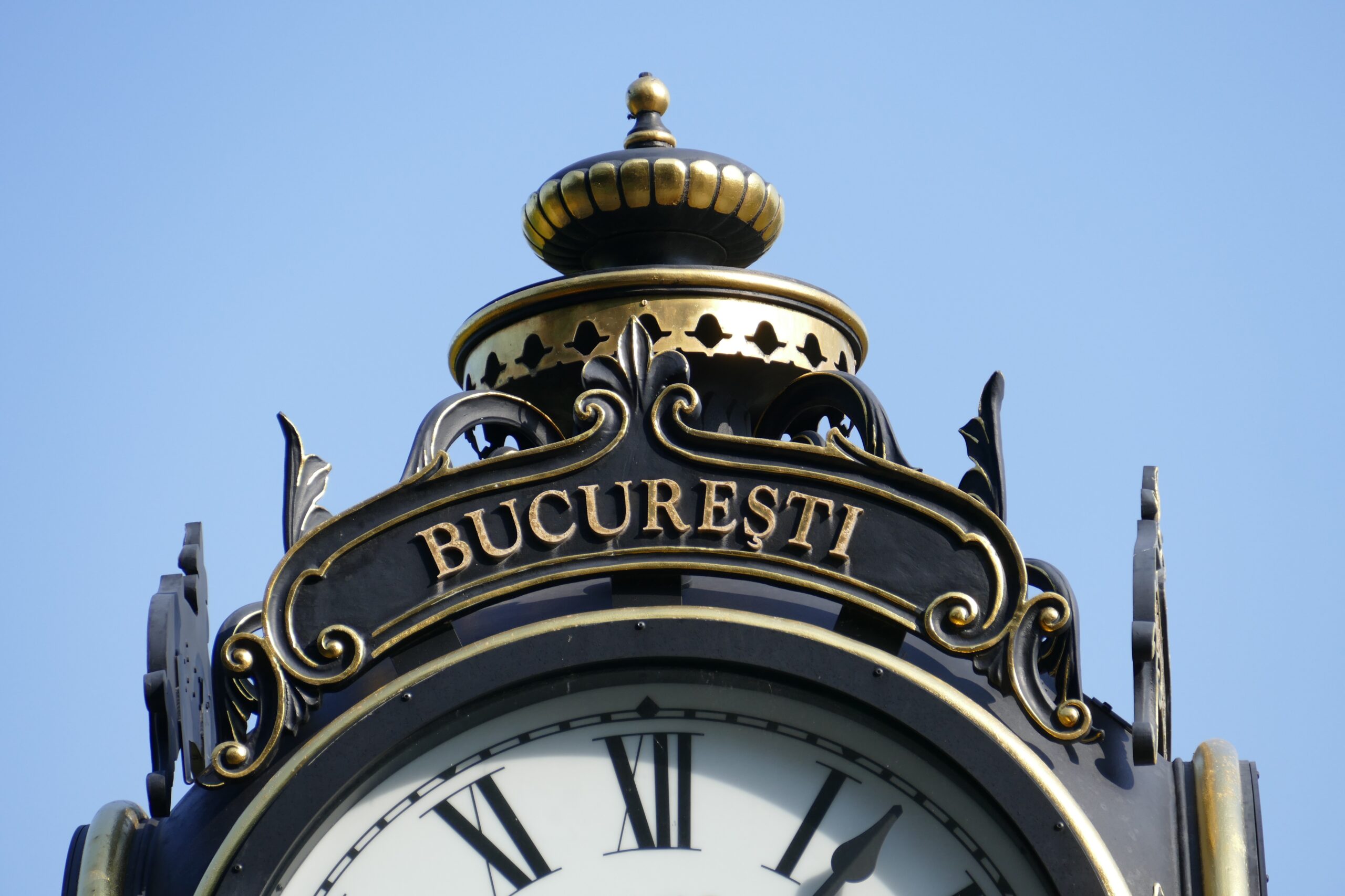 bucharest_tour_old_clock